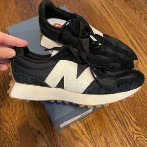 New Balance 327 Sz 9.5